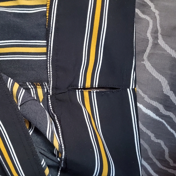 Forever 21 Black and Yellow cropped tie waist bell sleeve top - Picture 5 of 7